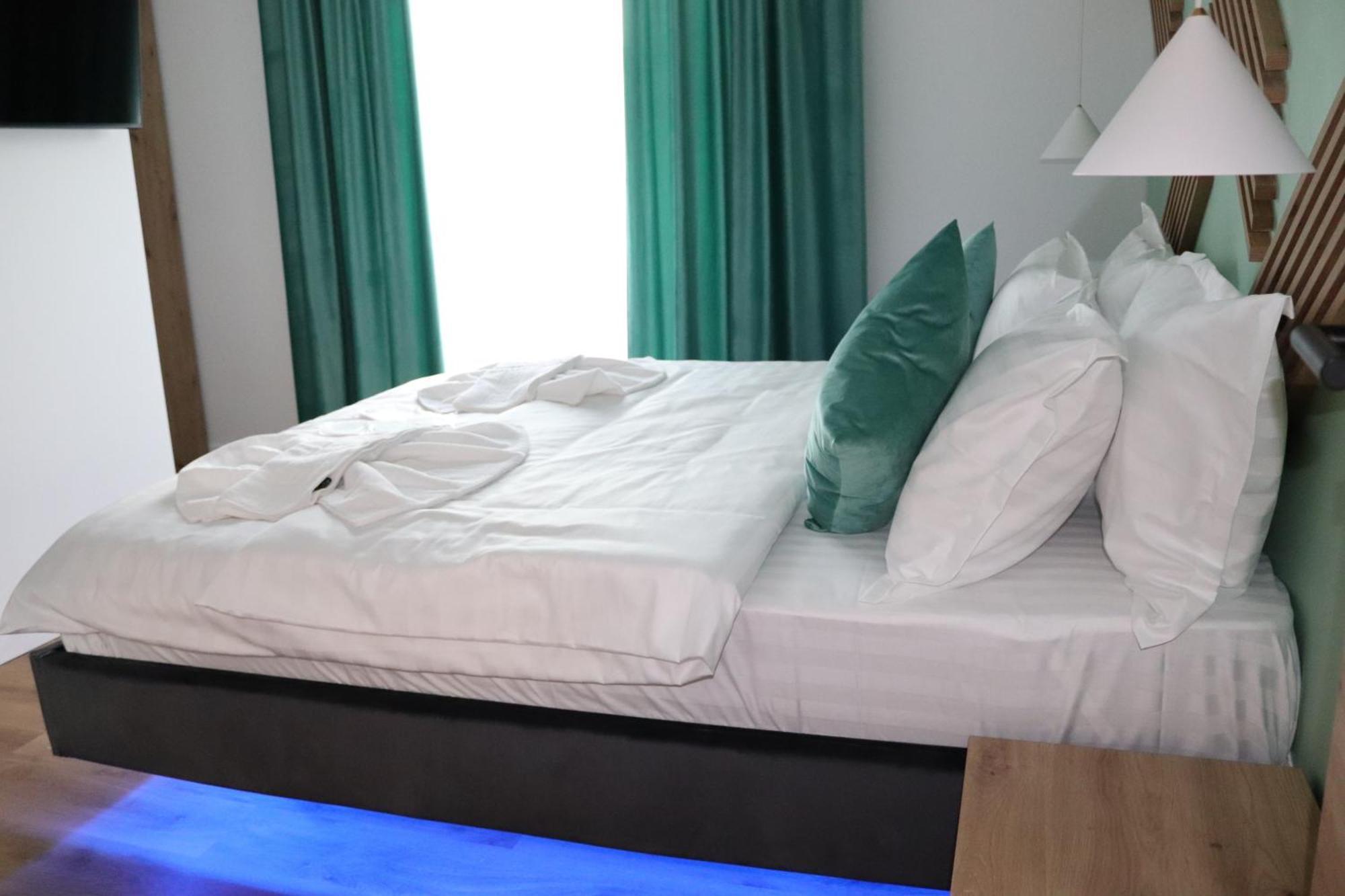 White House Moieciu Hotel Moieciu de Jos Luaran gambar