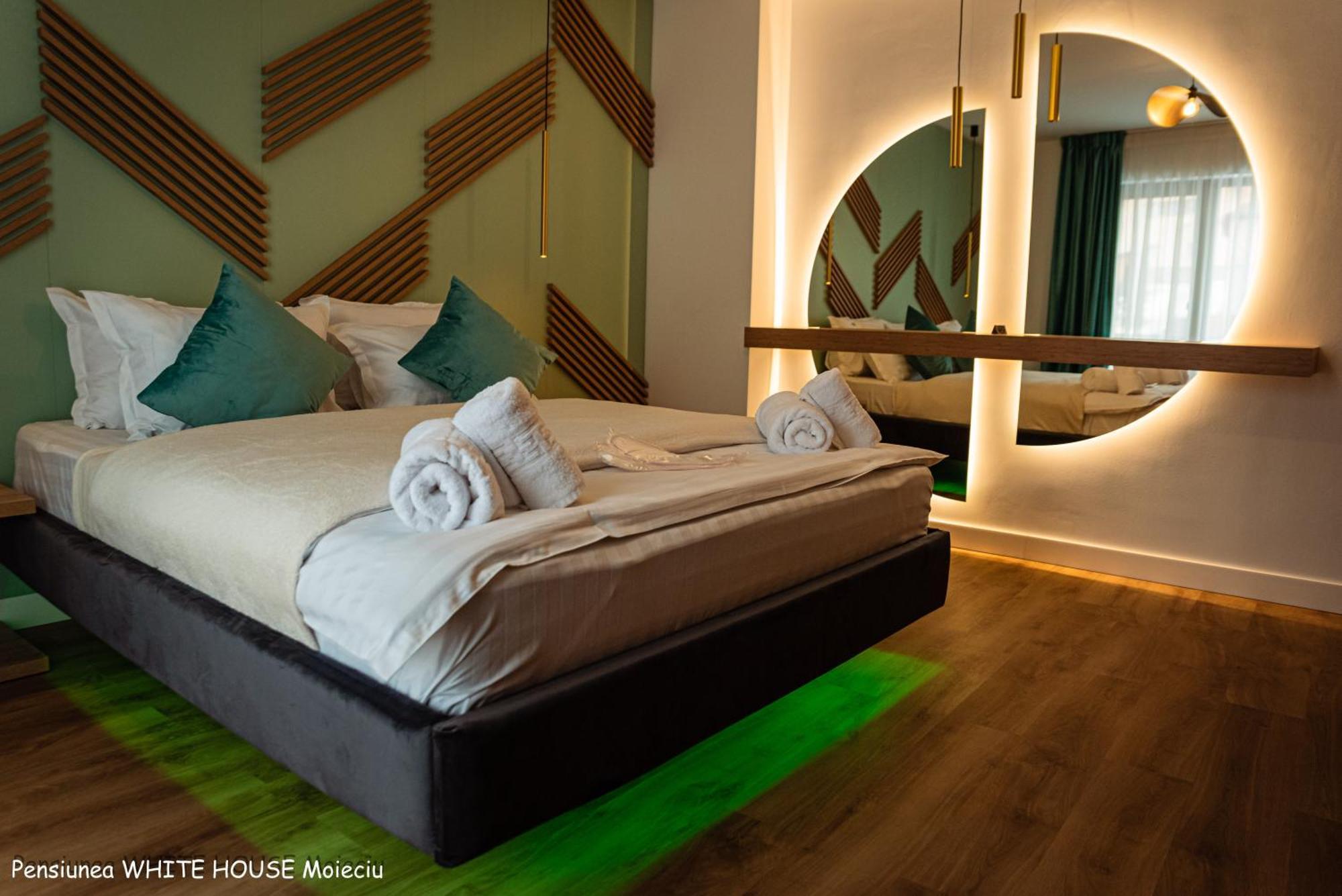 White House Moieciu Hotel Moieciu de Jos Luaran gambar