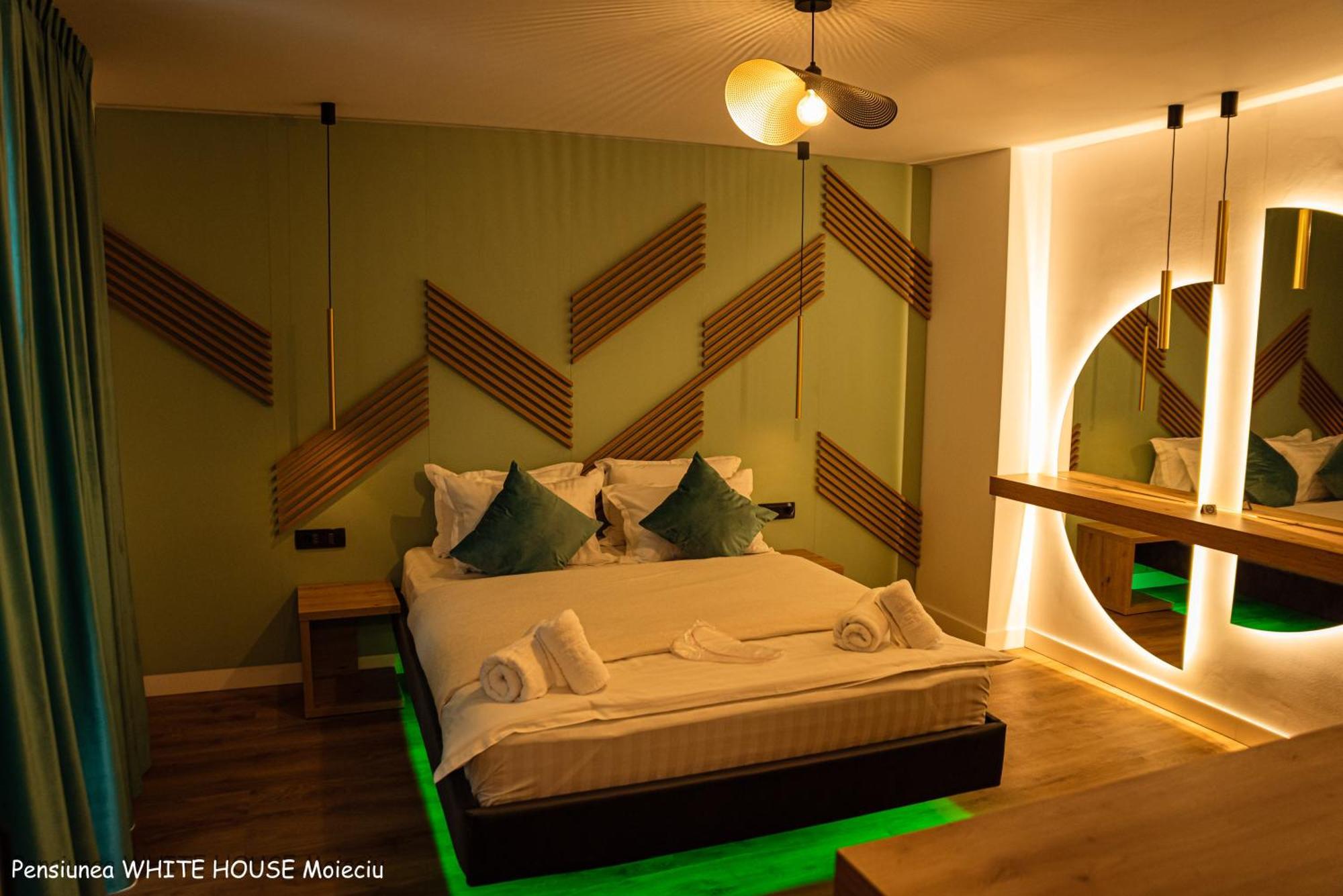 White House Moieciu Hotel Moieciu de Jos Luaran gambar