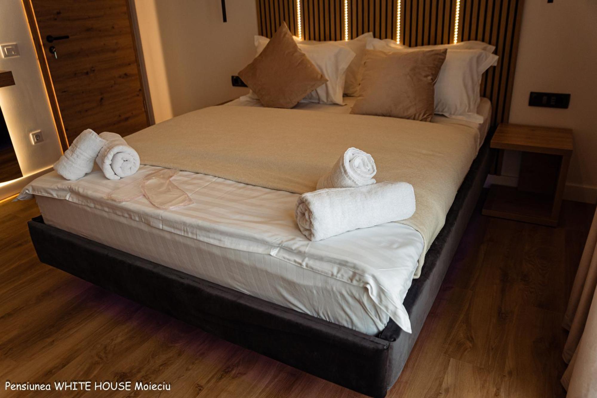 White House Moieciu Hotel Moieciu de Jos Luaran gambar