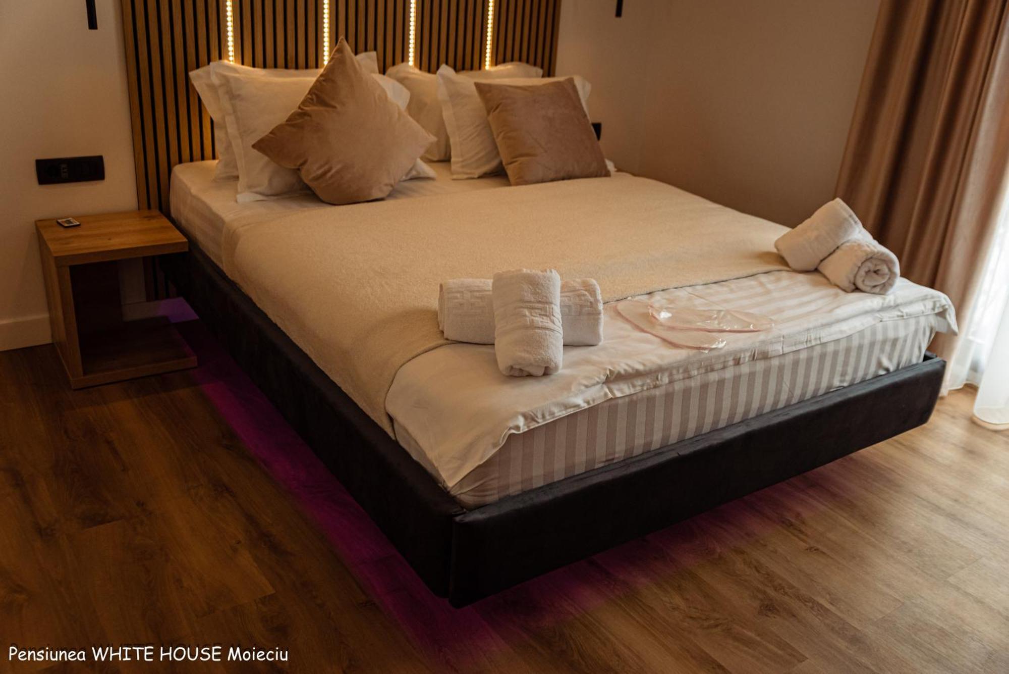 White House Moieciu Hotel Moieciu de Jos Luaran gambar