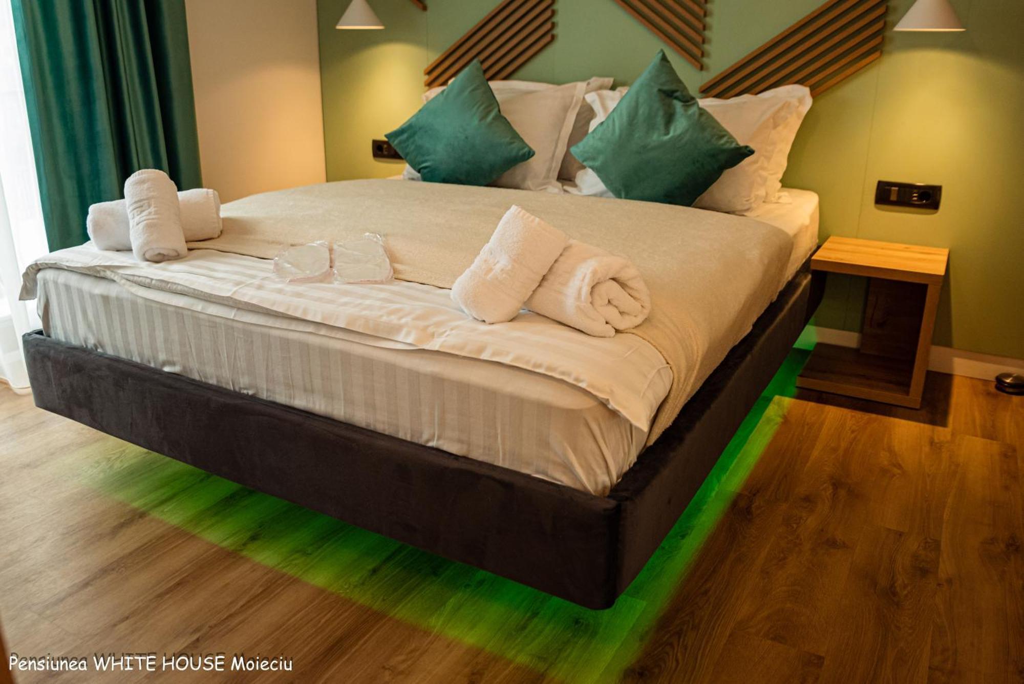 White House Moieciu Hotel Moieciu de Jos Luaran gambar