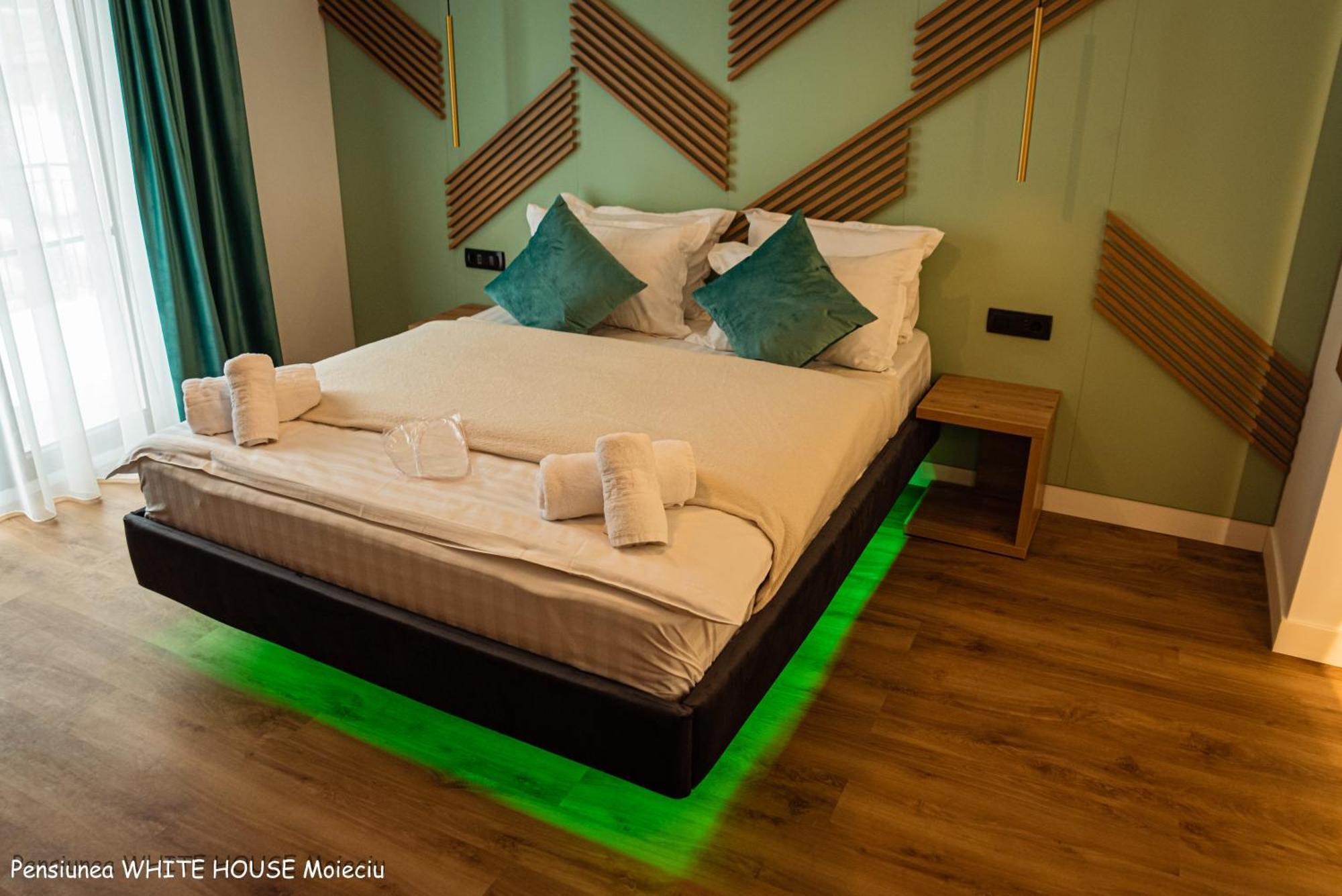 White House Moieciu Hotel Moieciu de Jos Luaran gambar